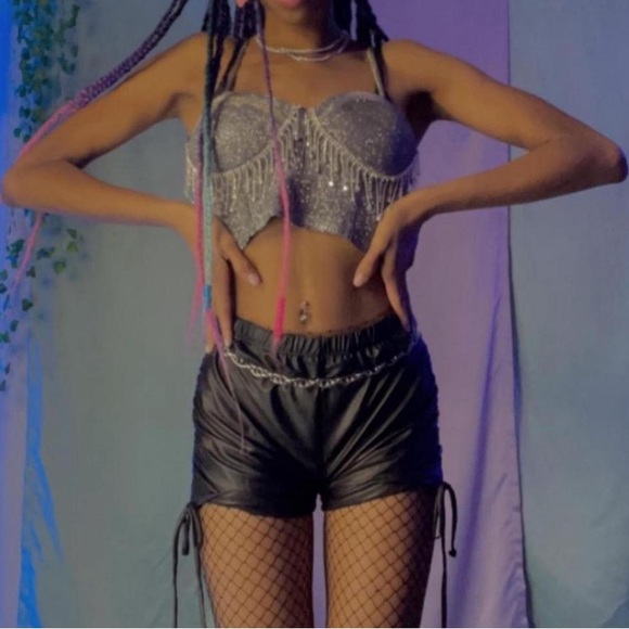 Silver and grey sequin crop top with adjustable straps - Picture 2 of 5